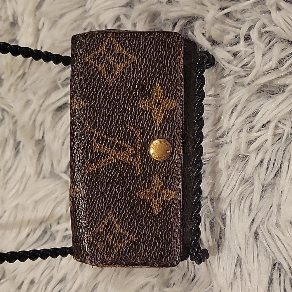 LOUIS VUITTON 100% Authentic Monogram Keyholder